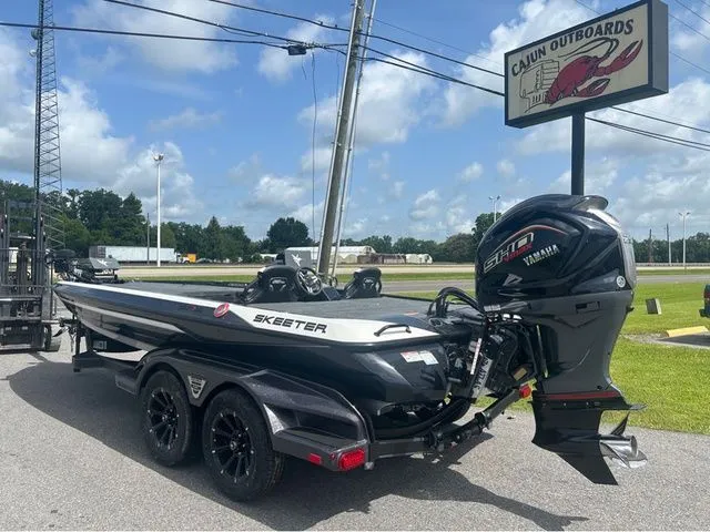 Slide: The Image of Skeeter FXR21 FLEX 2026 - 2