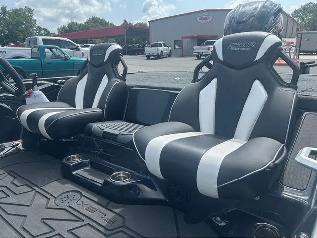 Slide: The Image of Skeeter FXR21 FLEX 2026 - 4