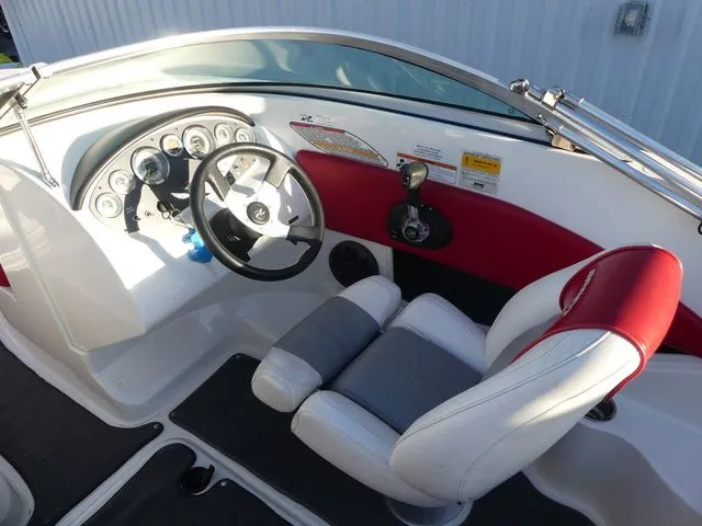 Slide: The Image of Sea Ray 185 Sport 2011 - 12