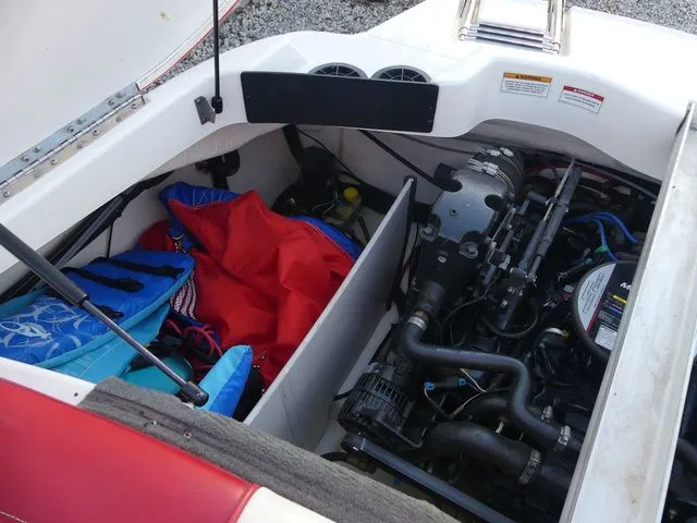 Slide: The Image of Sea Ray 185 Sport 2011 - 15