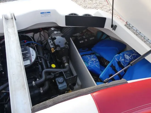 Slide: The Image of Sea Ray 185 Sport 2011 - 16