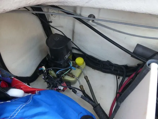 Slide: The Image of Sea Ray 185 Sport 2011 - 18