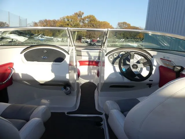 Slide: The Image of Sea Ray 185 Sport 2011 - 19