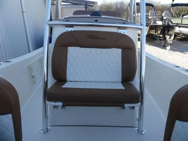 Slide: The Image of Pioneer 180 Islander 2026 - 10