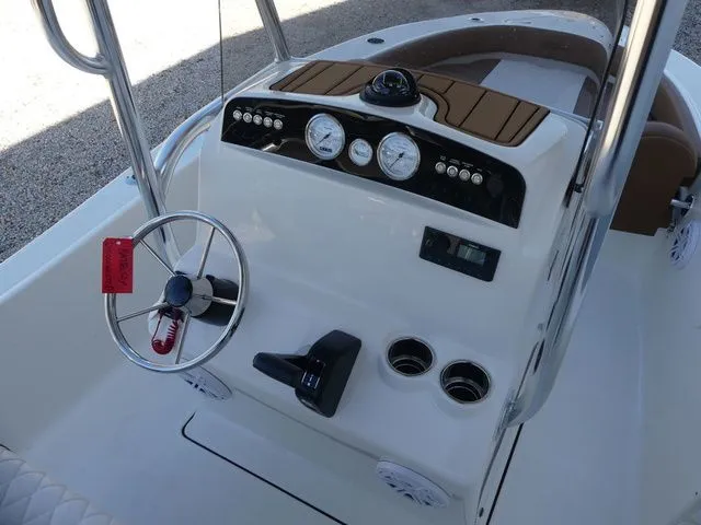 Slide: The Image of Pioneer 180 Islander 2026 - 14