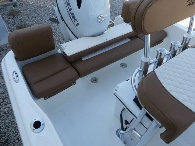 Slide: The Image of Pioneer 180 Islander 2026 - 18