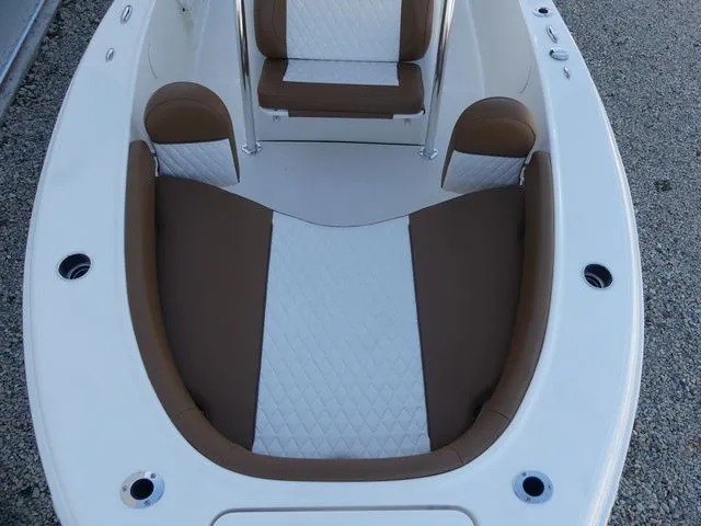 Slide: The Image of Pioneer 180 Islander 2026 - 9