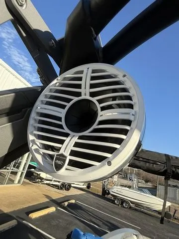 Slide: The Image of Tigé 23RZX 2020 - 12