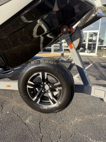 Slide: The Image of Tigé 23RZX 2020 - 17