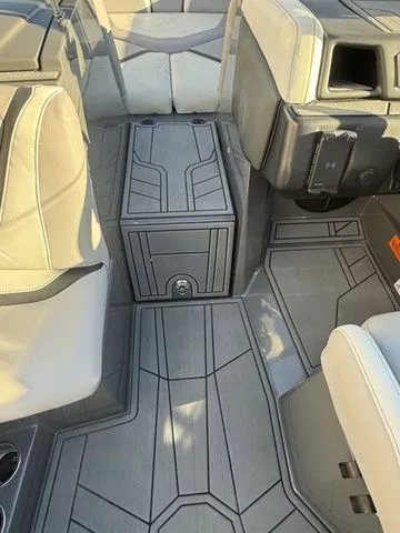 Slide: The Image of Tigé 23RZX 2020 - 3