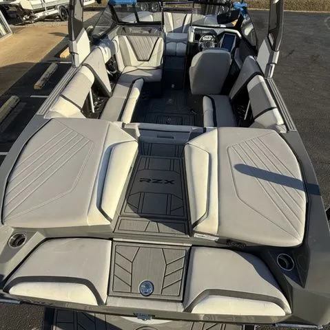 Slide: The Image of Tigé 23RZX 2020 - 5