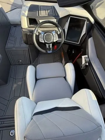 Slide: The Image of Tigé 23RZX 2020 - 7