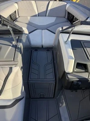 Slide: The Image of Tigé 23RZX 2020 - 8