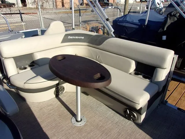 Slide: The Image of Berkshire LE Series 22RFC LE 2023 - 4