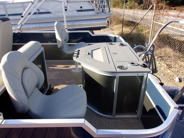 Slide: The Image of Berkshire LE Series 22RFC LE 2023 - 5