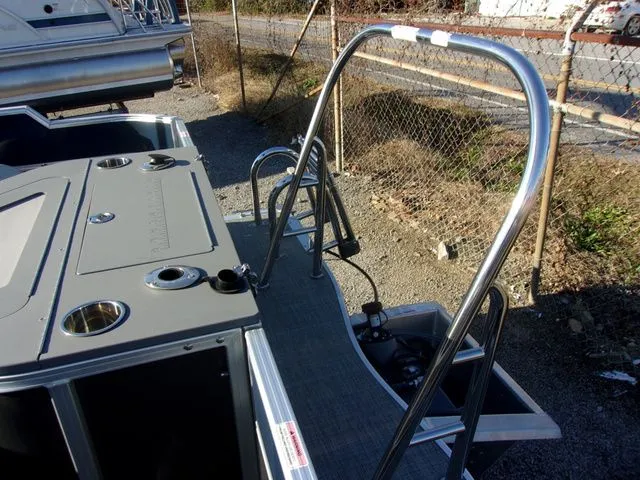 Slide: The Image of Berkshire LE Series 22RFC LE 2023 - 6