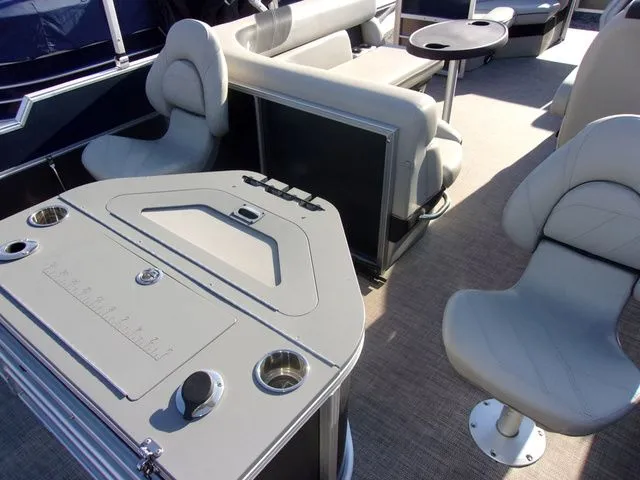 Slide: The Image of Berkshire LE Series 22RFC LE 2023 - 7