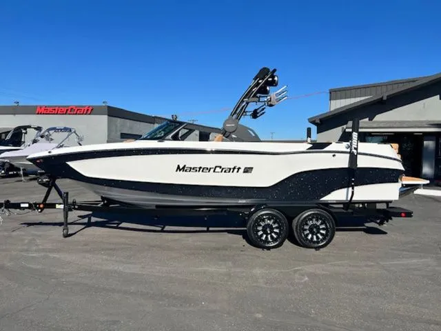 The Image of MasterCraft XT24 2026 - 1