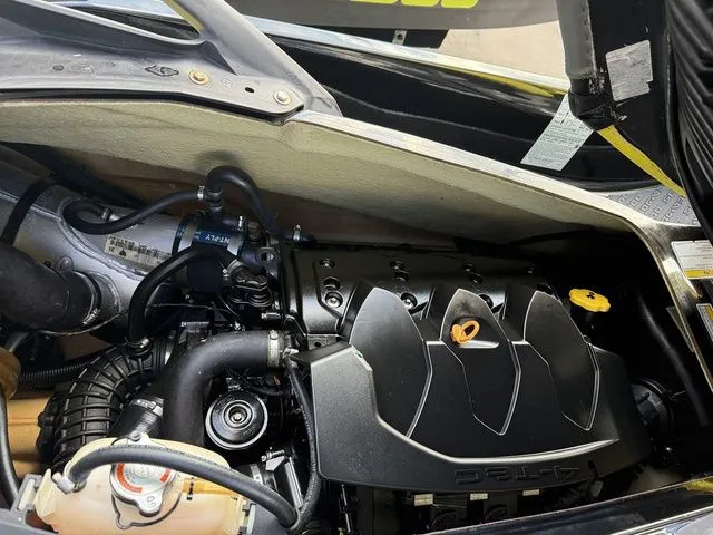 Slide: The Image of Sea-Doo GTR 2016 - 6