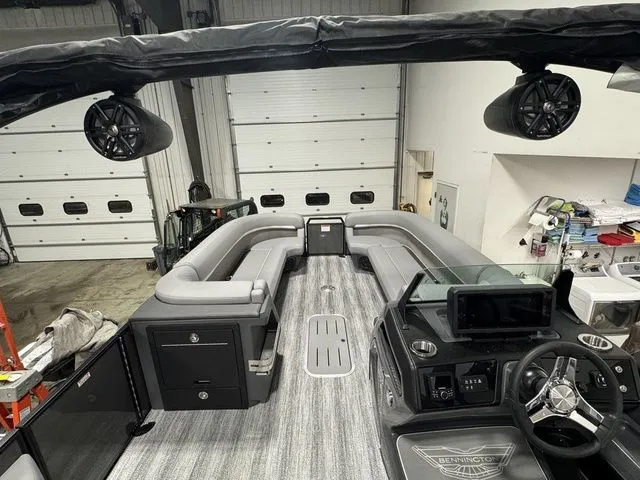 Slide: The Image of Bennington M Swingback 26 MSB 2026 - 18