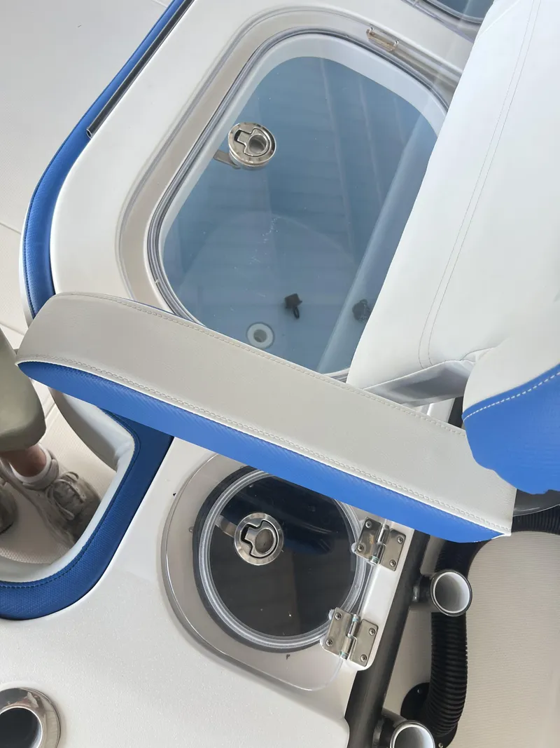 Slide: The Image of Nor-Tech 392 Super Fish 2019 - 13