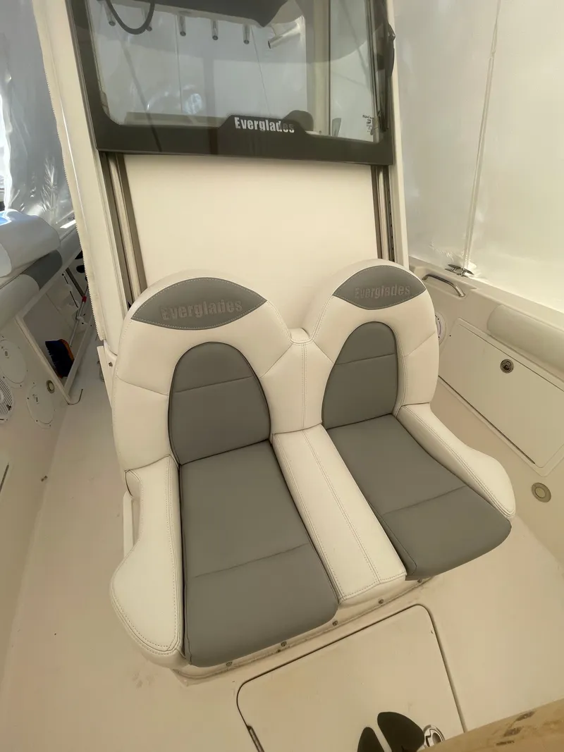 Slide: The Image of Seats in Everglades 255 Center Console boat, year 2017. - 16