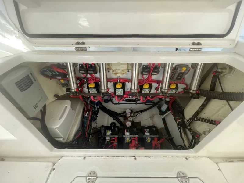 Slide: The Image of Electrical system of a 2017 Everglades 255 Center Console boat. - 19