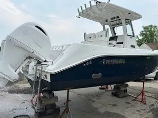Slide: The Image of 2017 Everglades 255 Center Console boat on stands. - 3