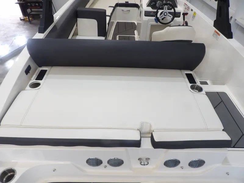 Slide: The Image of Bayliner DX 2050 2020 - 12