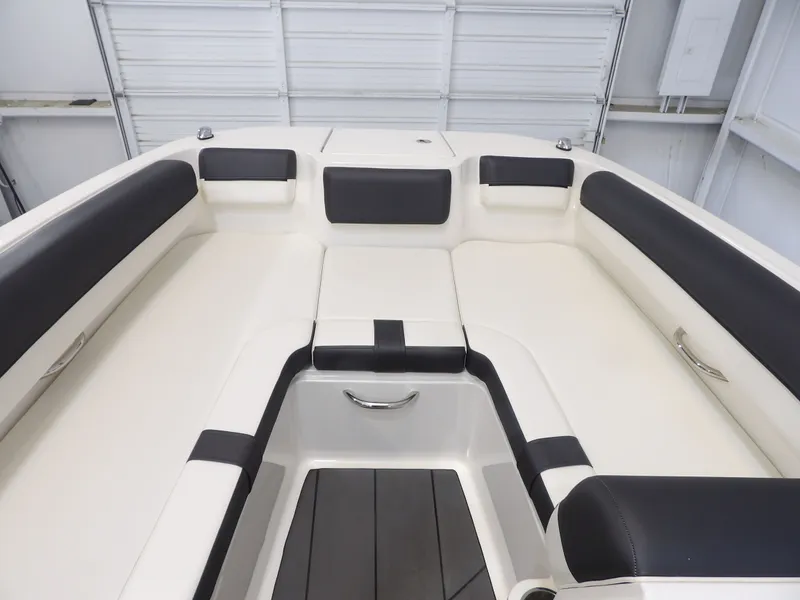 Slide: The Image of Bayliner DX 2050 2020 - 20