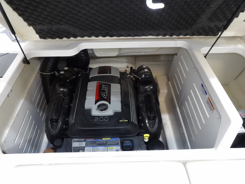 Slide: The Image of Bayliner DX 2050 2020 - 25