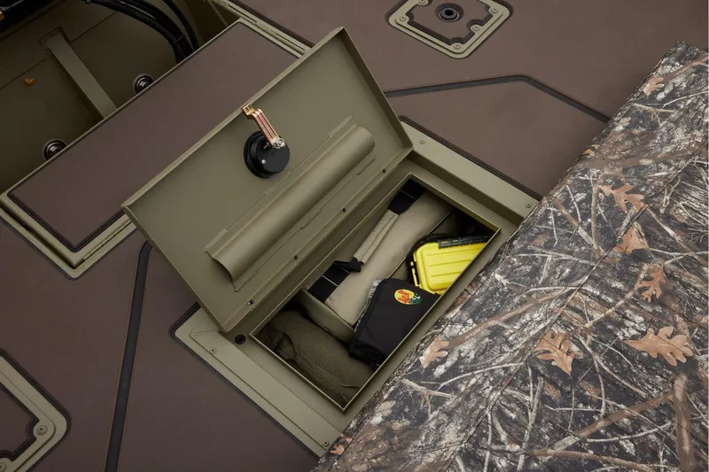 Slide: The Image of Tracker Grizzly 2072 CC 2026 - 38