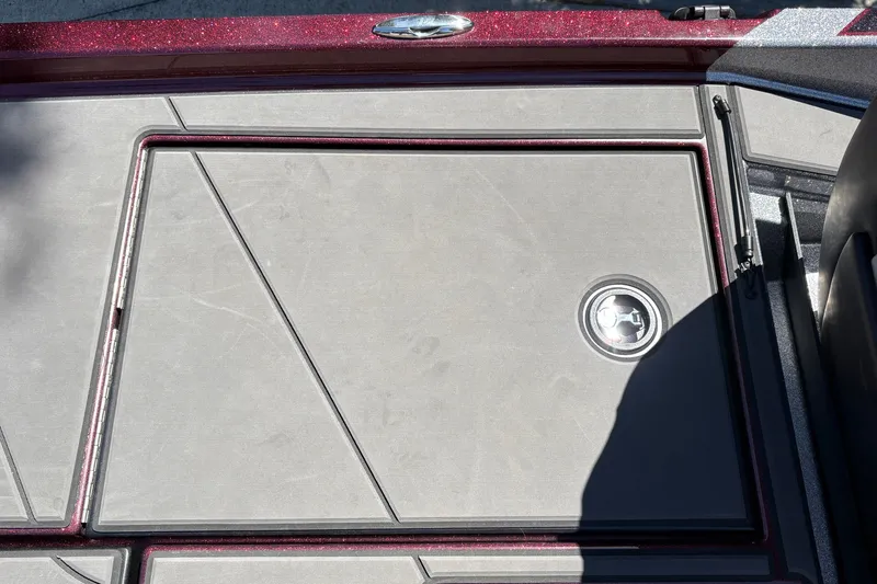 Slide: The Image of 2026 Nitro Z19 XL boat deck with storage compartment and latch. - 33