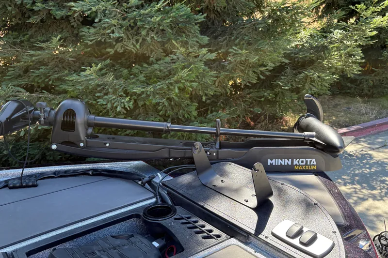 Slide: The Image of Minn Kota Maxxum trolling motor on 2026 Nitro Z19 XL boat, surrounded by greenery. - 20