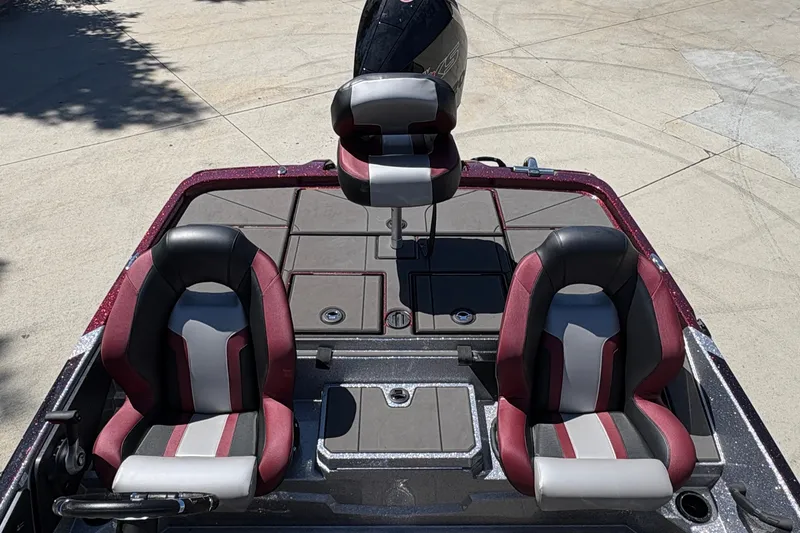 Slide: The Image of 2026 Nitro Z19 XL boat interior with three seats and sleek design. - 17