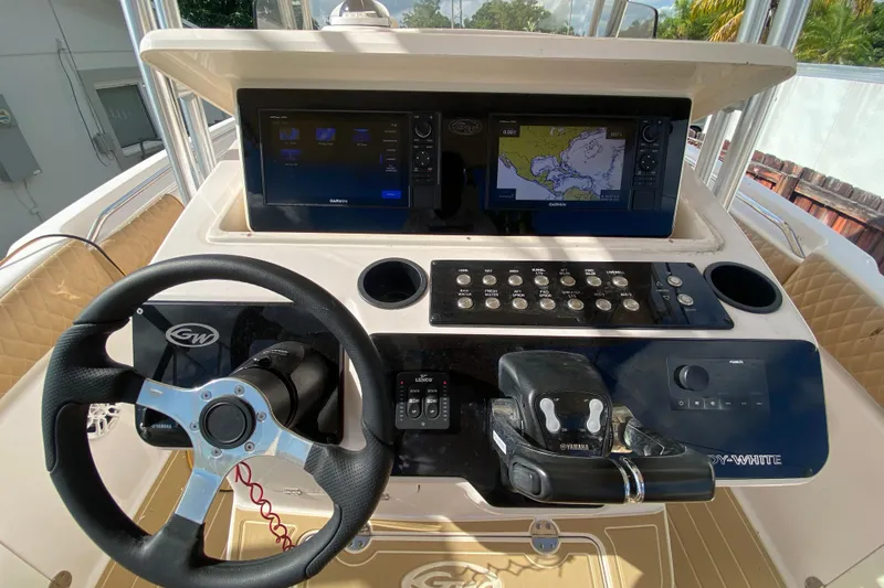 Slide: The Image of 2004 Grady-White Canyon 283 helm with Garmin navigation and Yamaha controls. - 43