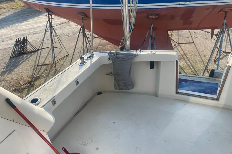 Slide: The Image of 1986 Mainship Mark III Motor Cruiser deck, with boat hull in background. - 35