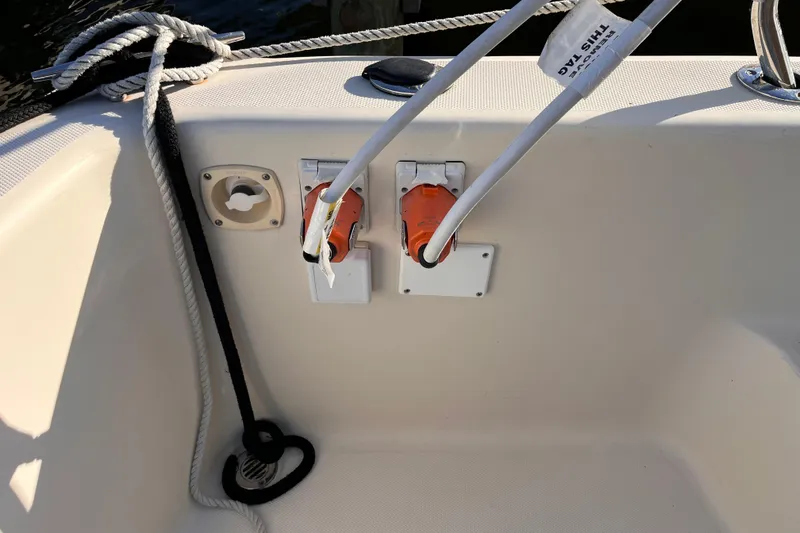 Slide: The Image of 2009 Mainship Pilot 31 boat deck with power cables and rope. - 43
