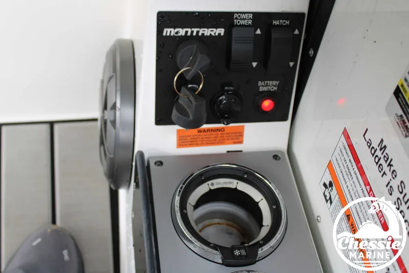 Slide: The Image of Montara Wake Boss 25 SL 2025 - 15