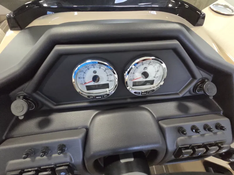 Slide: The Image of Bentley Pontoons Legacy 220 DL Navigator 2026 - 12