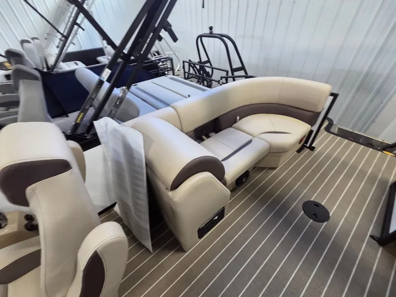 Slide: The Image of Bentley Pontoons Legacy 220 DL Navigator 2026 - 16