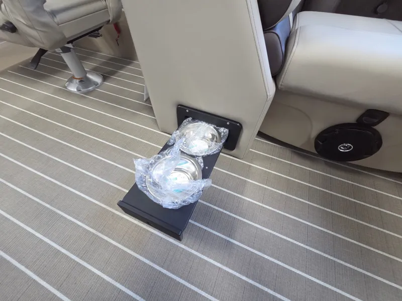 Slide: The Image of Bentley Pontoons Legacy 220 DL Navigator 2026 - 20