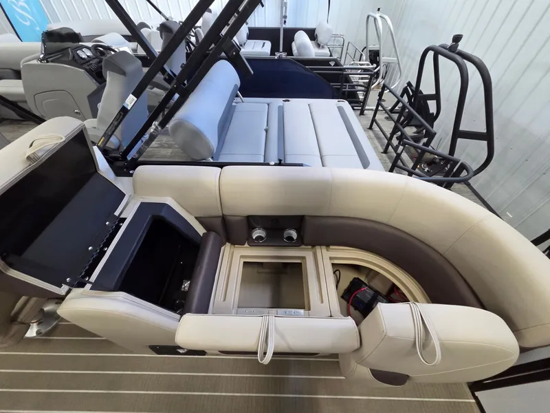 Slide: The Image of Bentley Pontoons Legacy 220 DL Navigator 2026 - 21