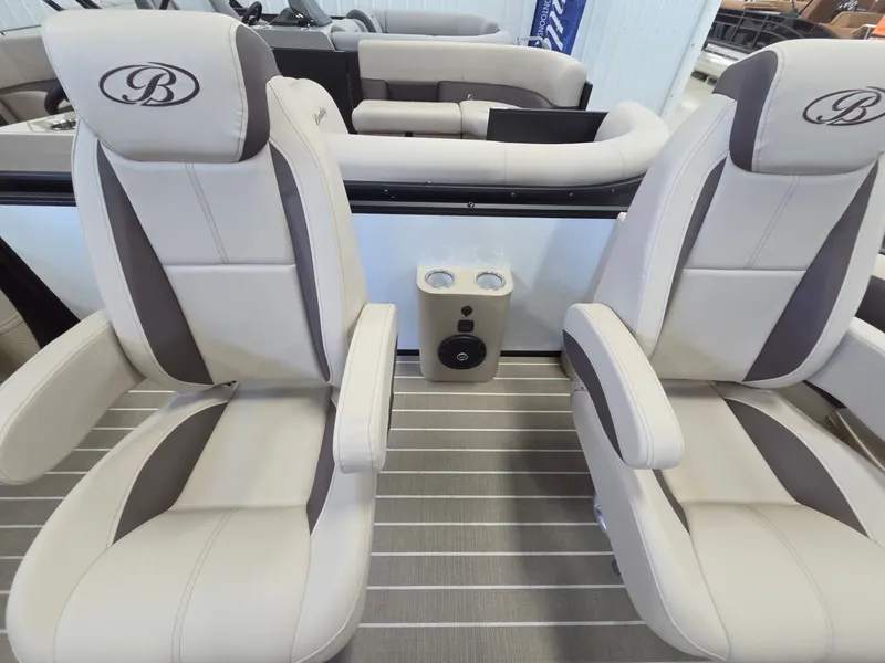 Slide: The Image of Bentley Pontoons Legacy 220 DL Navigator 2026 - 6