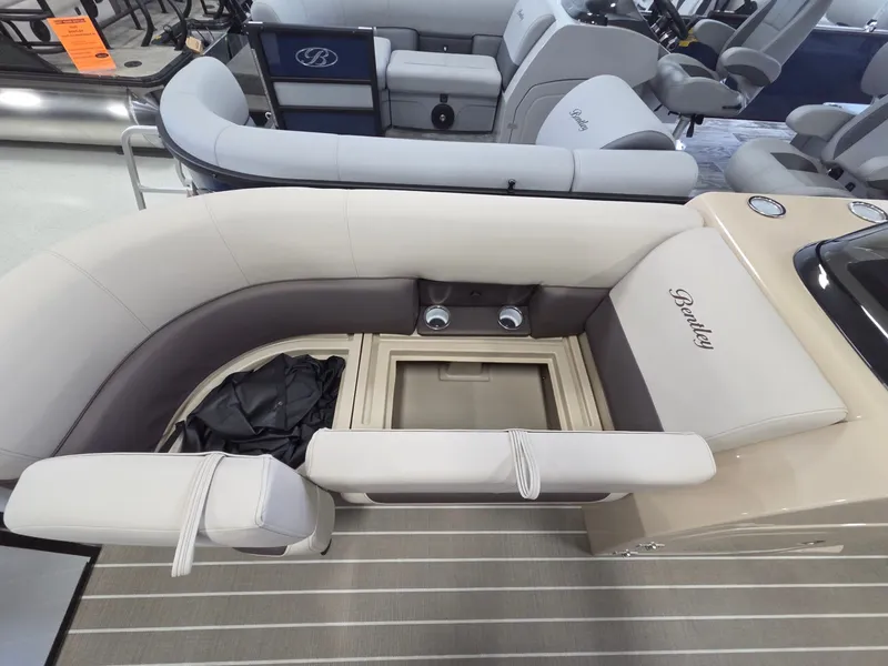 Slide: The Image of Bentley Pontoons Legacy 220 DL Navigator 2026 - 9