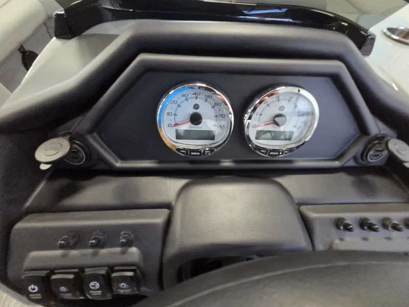 Slide: The Image of Bentley Pontoons Legacy 220 Swingback 2026 - 10