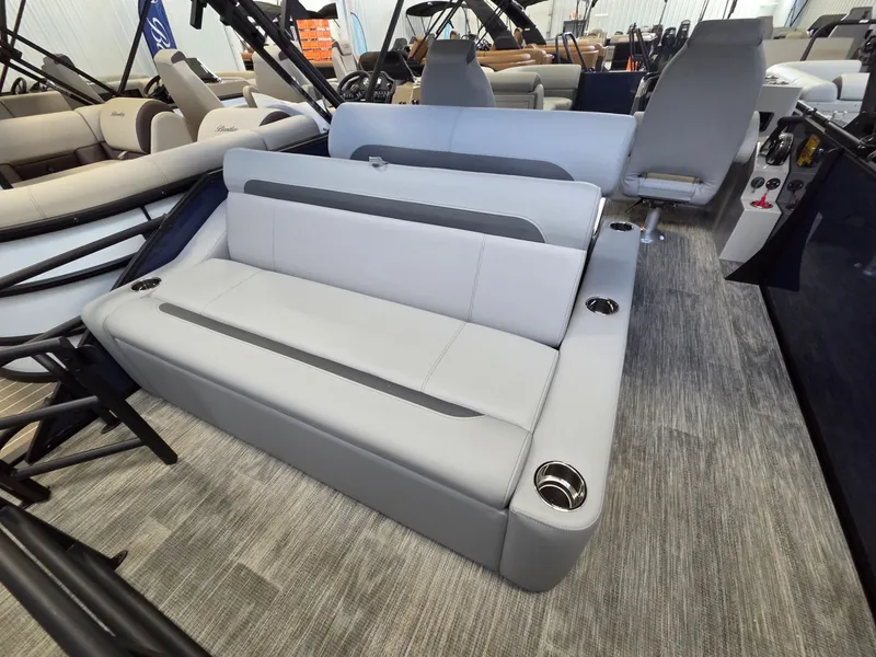 Slide: The Image of Bentley Pontoons Legacy 220 Swingback 2026 - 14
