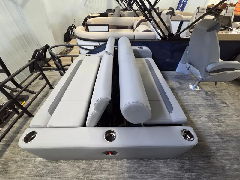 Slide: The Image of Bentley Pontoons Legacy 220 Swingback 2026 - 16