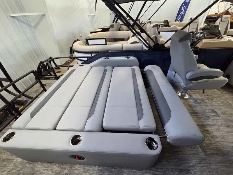 Slide: The Image of Bentley Pontoons Legacy 220 Swingback 2026 - 17