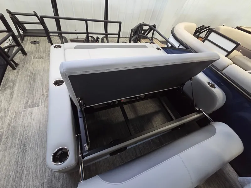 Slide: The Image of Bentley Pontoons Legacy 220 Swingback 2026 - 18